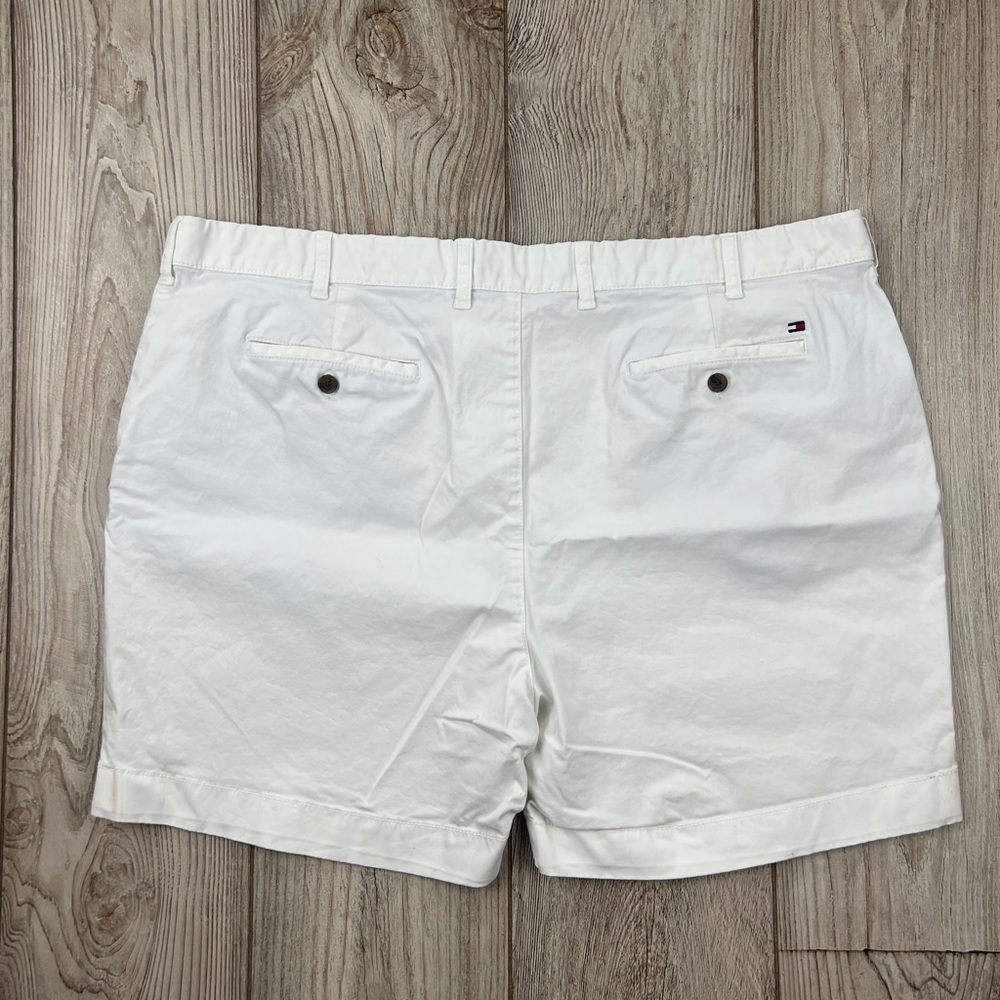 Tommy Hilfiger White Flat Front Shorts Men’s 44 Classic Fit - Picture 2 of 3